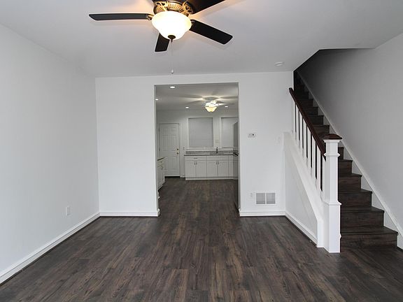 3rd image of 2212 Yelland St