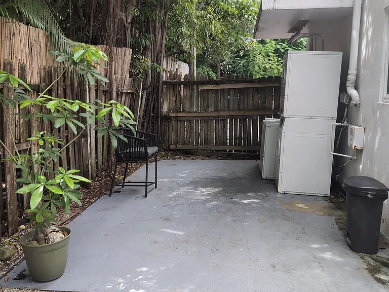 042-5814 NE 4th Ct — Photo 8