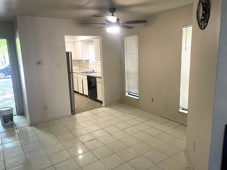 1902 W Loop #B — Photo 19