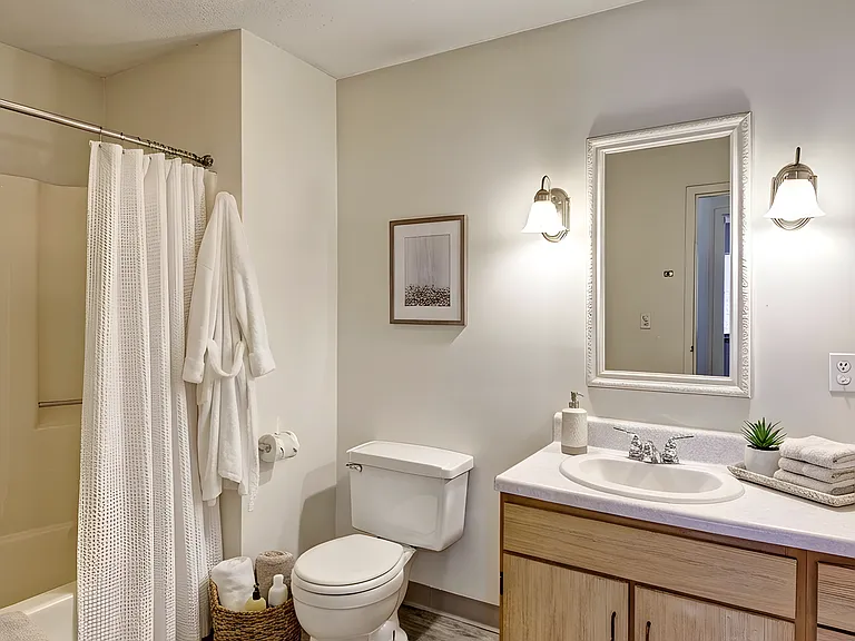 Woodland Apartments — Photo 3