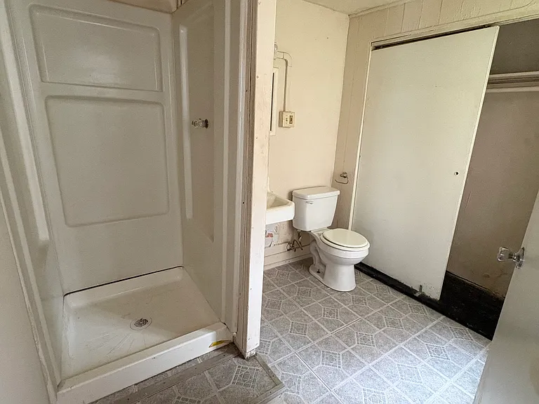918 Main St #8 — Photo 6