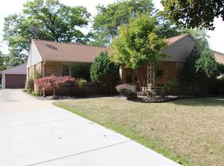 2931 S Stratton Dr, West Allis, WI 53219