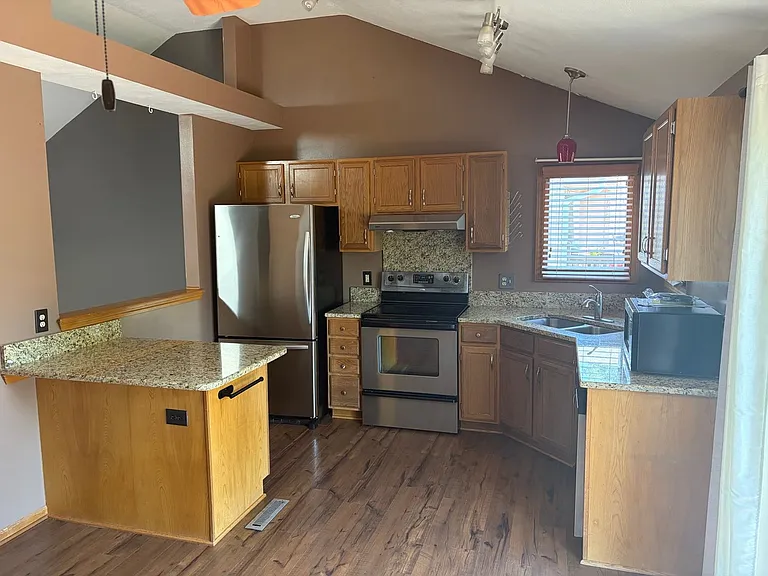 11215 Ellison Ave — Photo 10