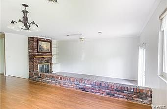 5th image of 415 Wildbrier Dr