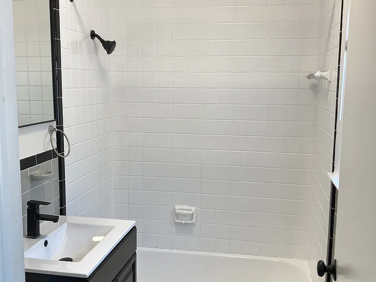 303 E Madison St #2 — Photo 12
