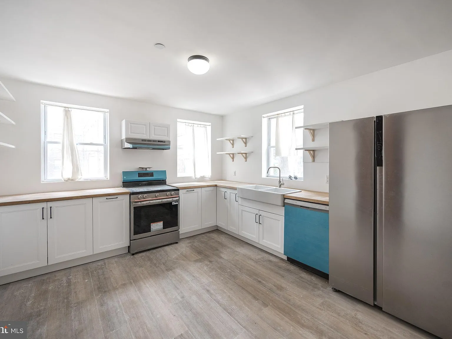 2 bed, 1000 sqft, $1,795 — Photo 3