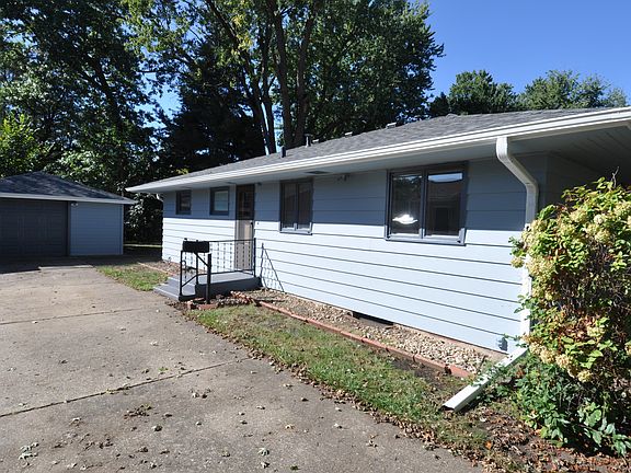 2nd image of 2122 Barton Blvd