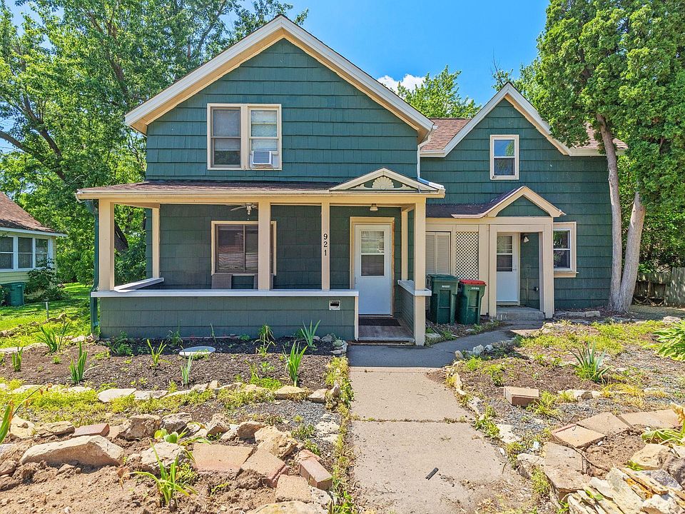 1st image of 921 2nd St