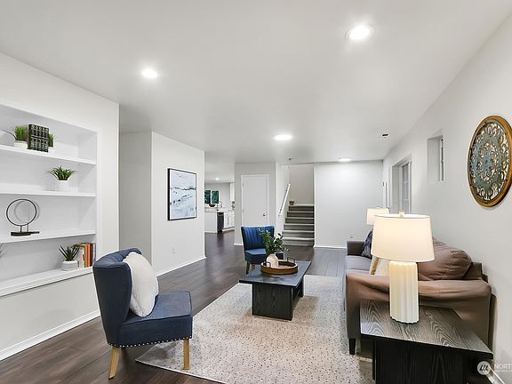 4th image of 18418 93rd Avenue E