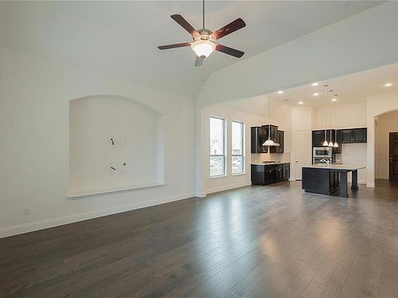 5th image of 845 Sandbox Dr
