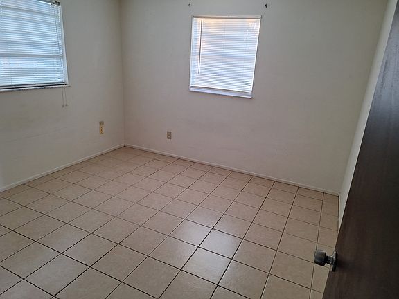 4th image of 37812 Hart Cir #I