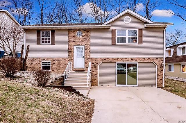 1st image of 207 Glenlake Dr