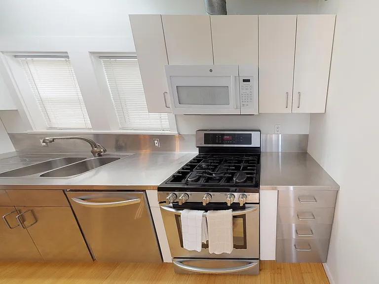 3272 Hannah St — Photo 6