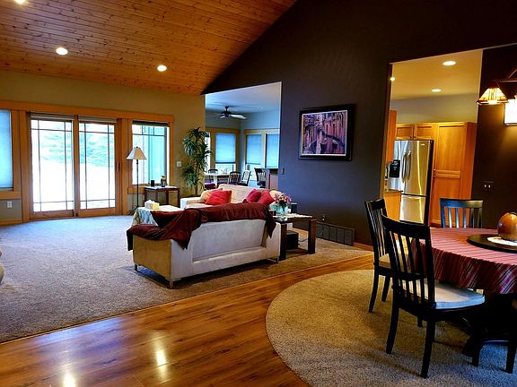 4th image of 101 Essex Pl