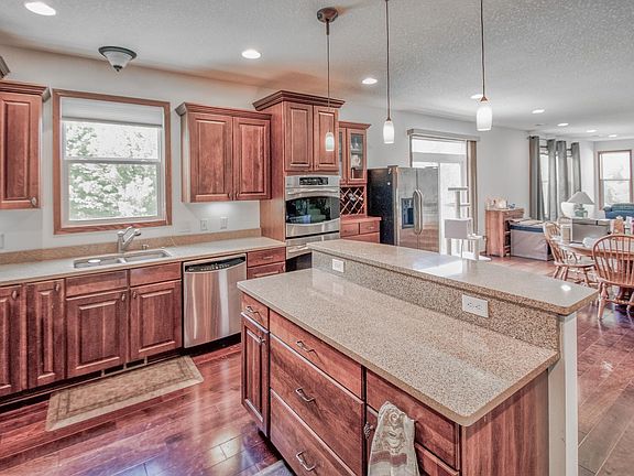 3rd image of 7243 Kimberly Ln N
