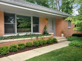 520 E Calumet Rd, Fox Pt, WI 53217