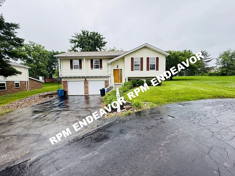 2029 Kentmore Ln — Photo 2