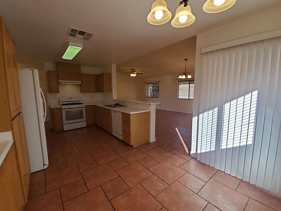 3rd image of 44 E Cantaloupe St