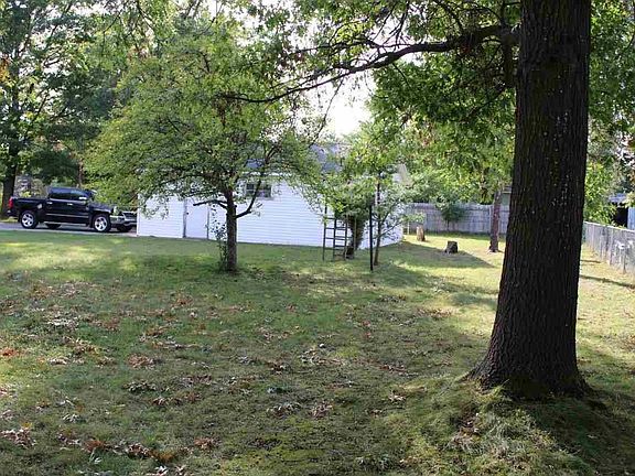 2nd image of 302 Evergreen St