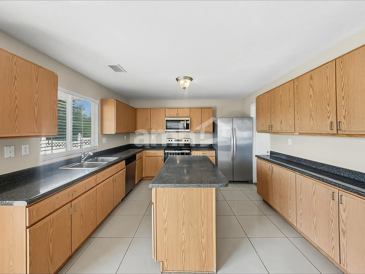 4 bed, 2.5 bath, 2718 sqft, $3,400 — Photo 3