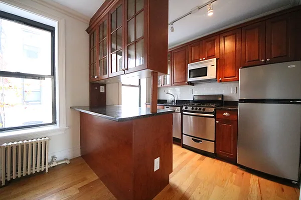 Rented by (Legacy) NY Quality Living Uptown | media 12