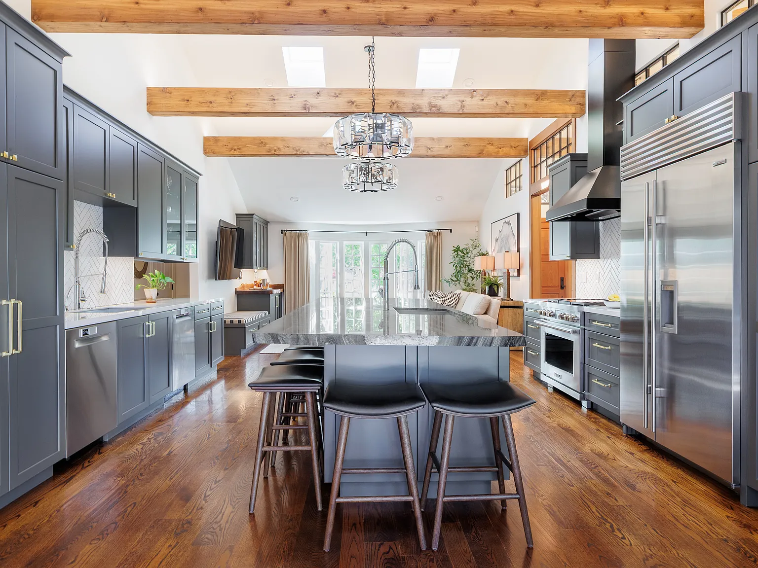 5 bed, 3.5 bath, 3800 sqft, $25,000 — Photo 3