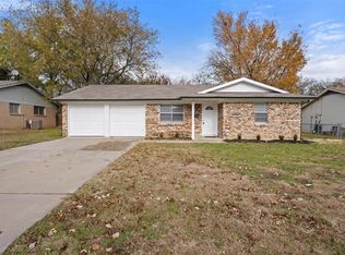 516 NW Tarrant Ave, Burleson, TX 76028