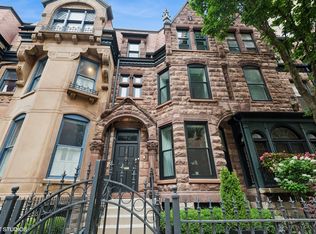 42 E Schiller St, Chicago, IL 60610