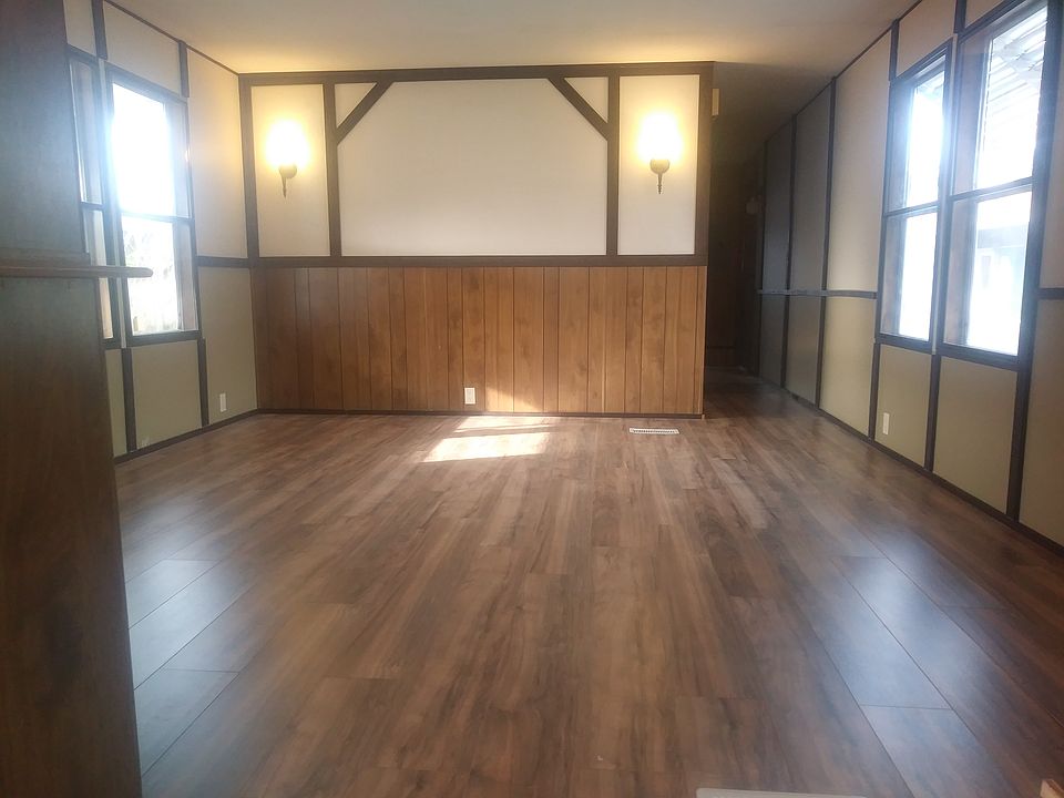 Natural daylight throughout