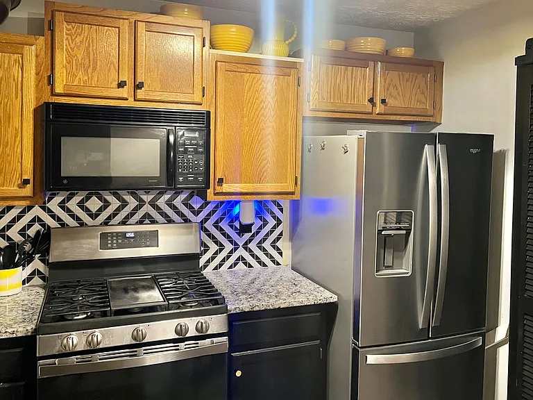 1071 Country Park Dr — Photo 1