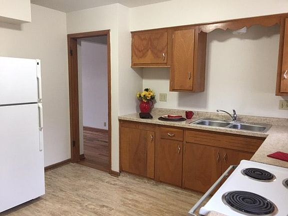 3rd image of 3211 S 108th St