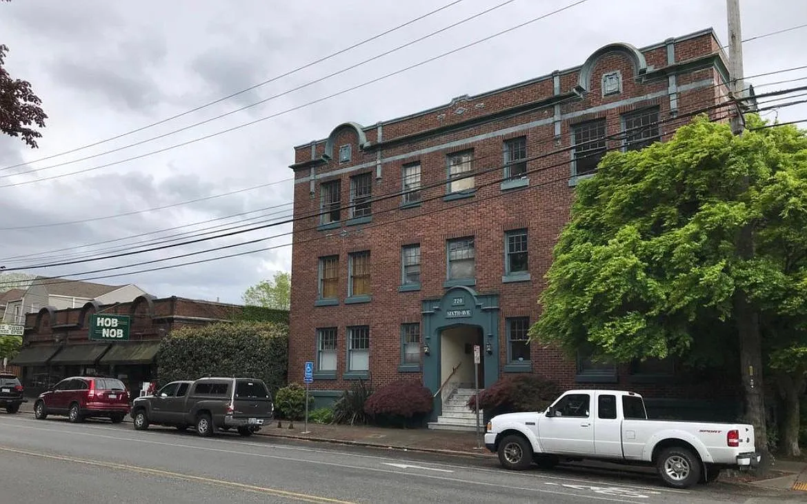 Building Photo - 720 6th Ave #106