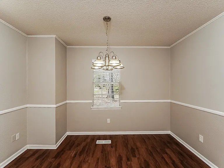 1920 Croydon Cir — Photo 6