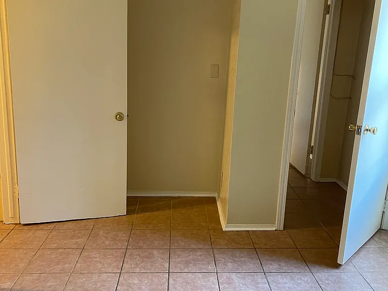 10822 S Broadway #2 — Photo 3