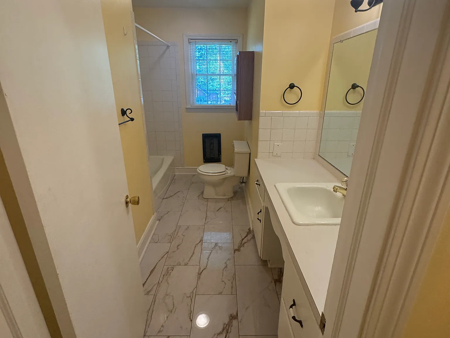 3 bed, 1.5 bath, 1508 sqft, $1,700 — Photo 4