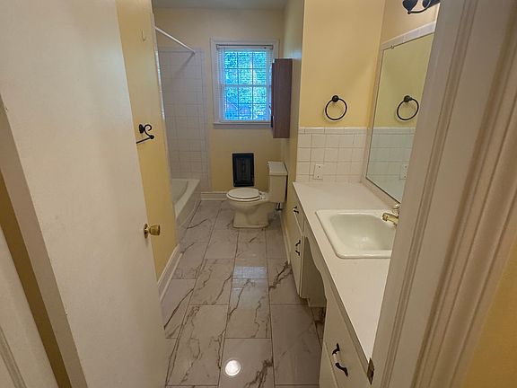 4th image of 3030 Middlebrook Dr