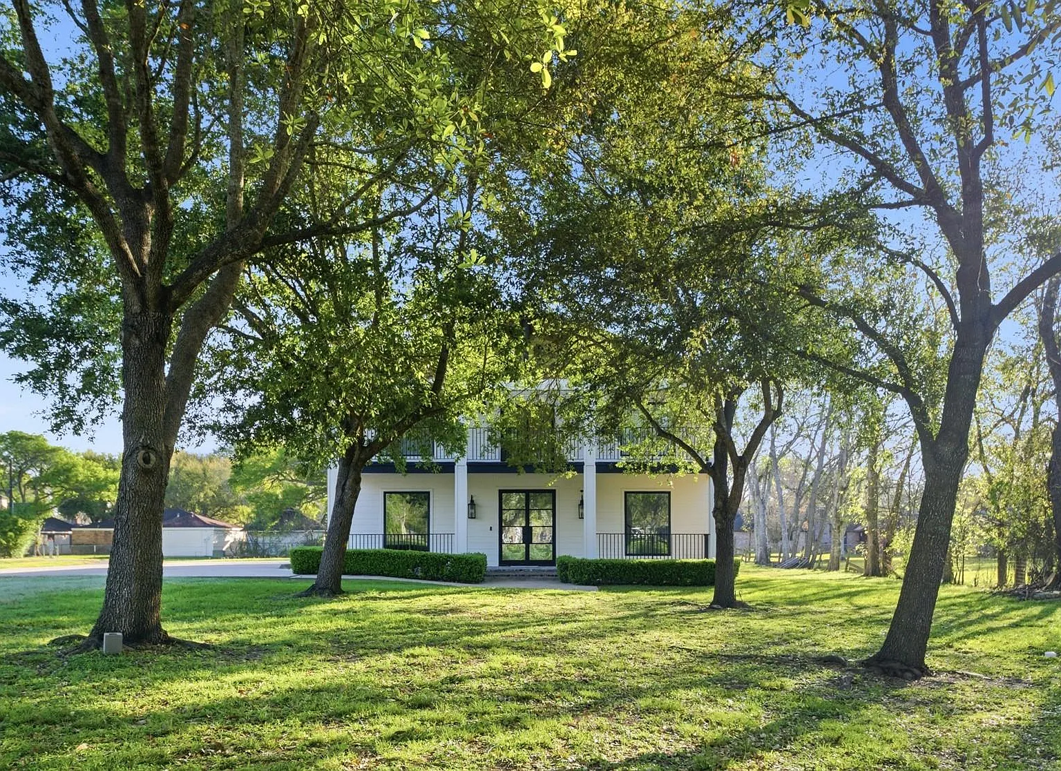 Studio, 2.0 bath, 3995 sqft, $5,500 — Photo 4