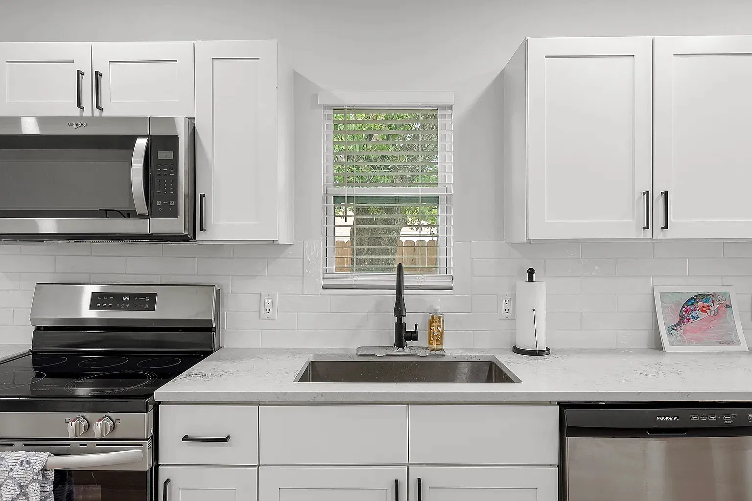340 N Gray Ave — Photo 3