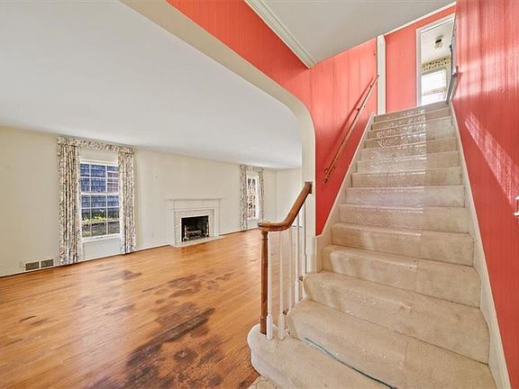 3rd image of 1219 W 67th Ter
