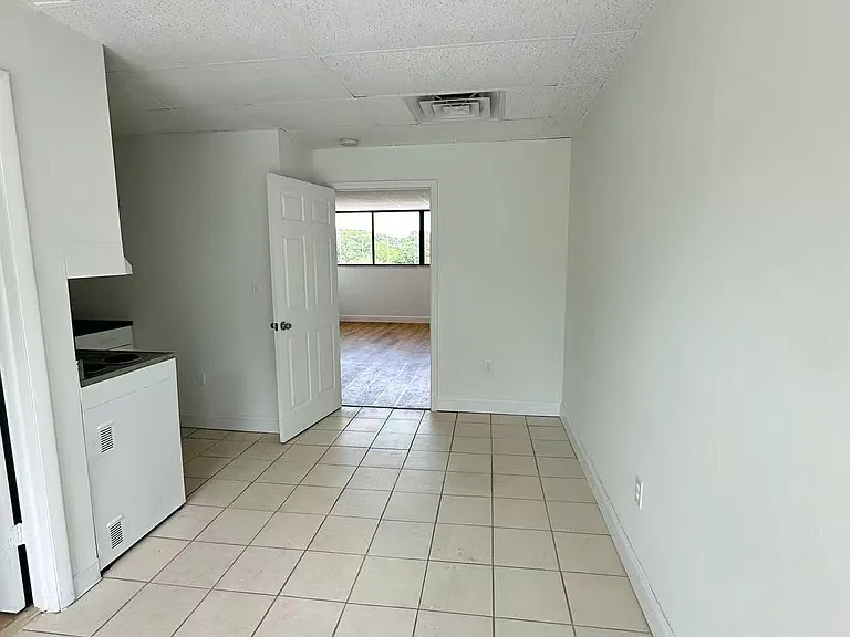 3100 NE 9th St #1 — Photo 1