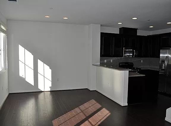 4th image of 600 Old Oak Ln Unit 3