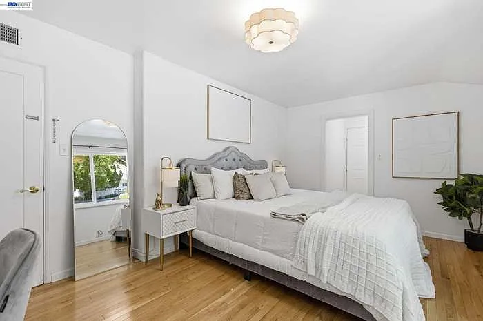 1 bed, 300 sqft, $1,750 — Photo 4