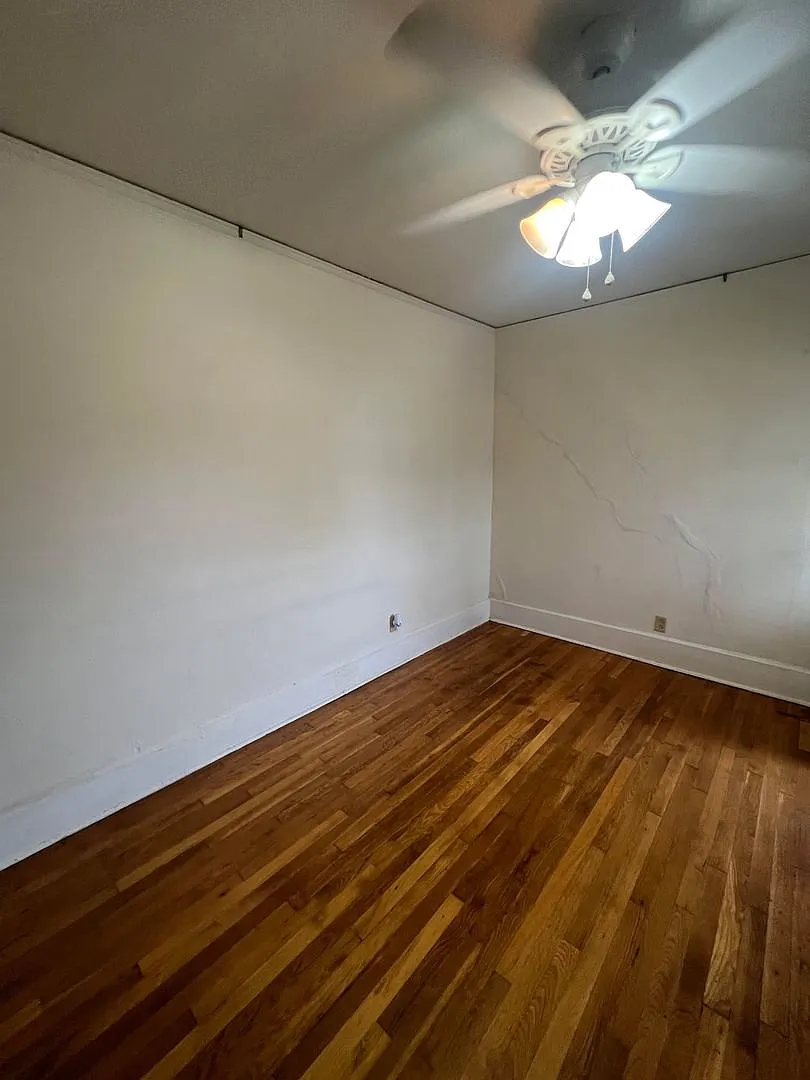 Cute 2 bedroom / 1 bathroom Duplex with Carport In Joplin Mo! — Photo 3
