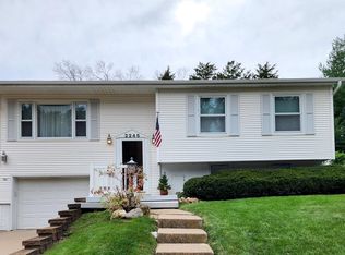 2245 Graham Cir, Dubuque, IA 52002