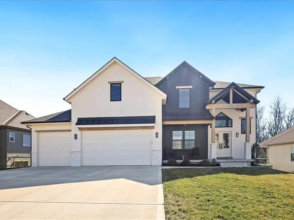 17711 Mission Rdg, Smithville, MO 64089