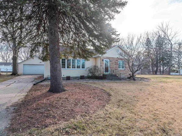 902 2nd Ave NE, Waverly, IA 50677