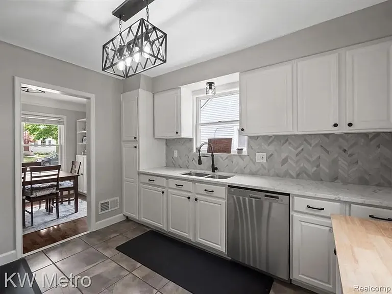 21530 Olmstead St — Photo 10