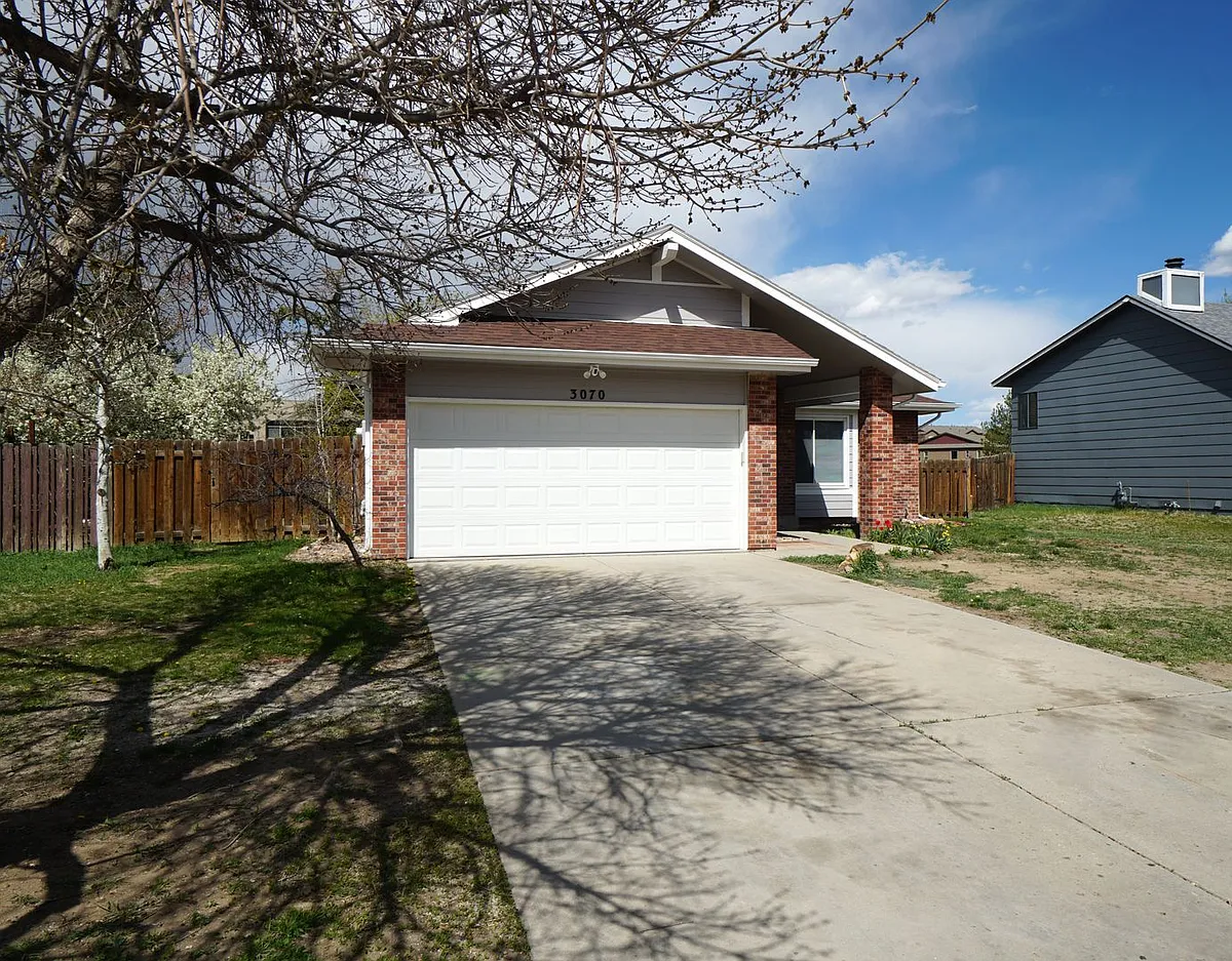 Building Photo - 3070 Mirage Dr