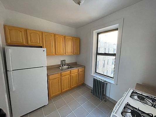 5th image of 93-33 218th St #C12