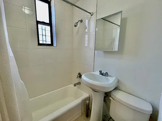 Rented by R New York | media 17